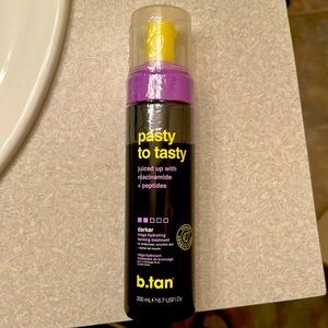 NWT Self tanner Pasty To Tasty with niacinamide & peptides.